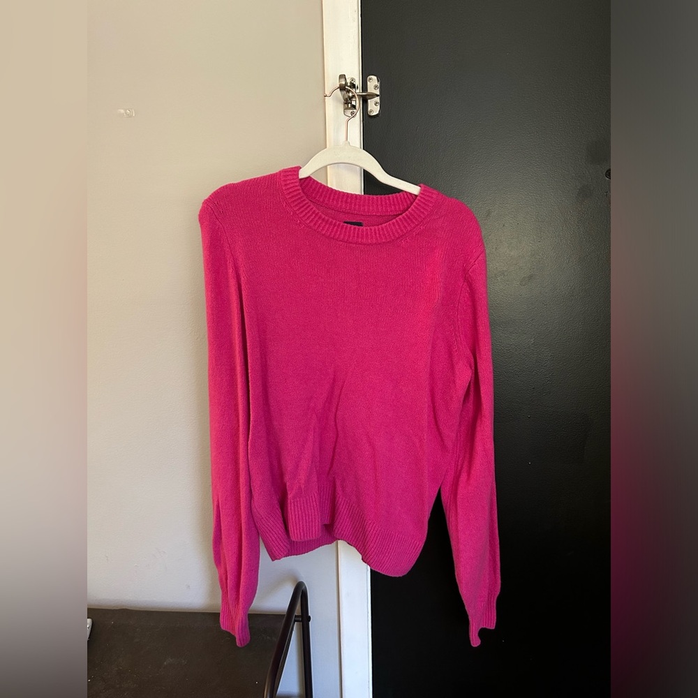 Gap sweater